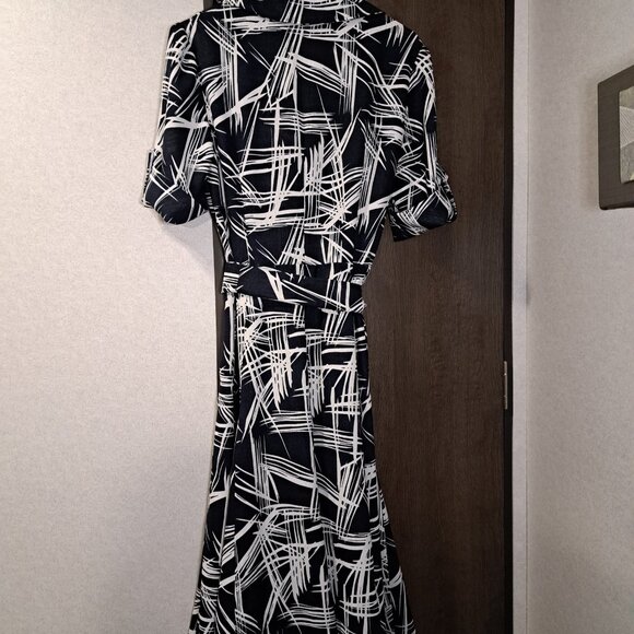 Women's Medium Size Long Linen Black & White Half Sleeve Dress With Sash Tie - Picture 2 of 5